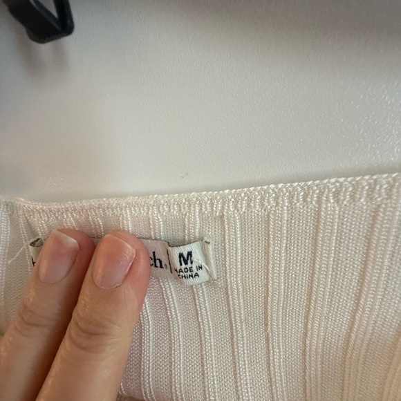 Abercrombie and Fitch size medium sweater - Picture 3 of 4